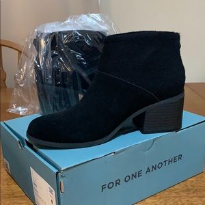 TOMS - Black/Suede ‘LACY’ Booties